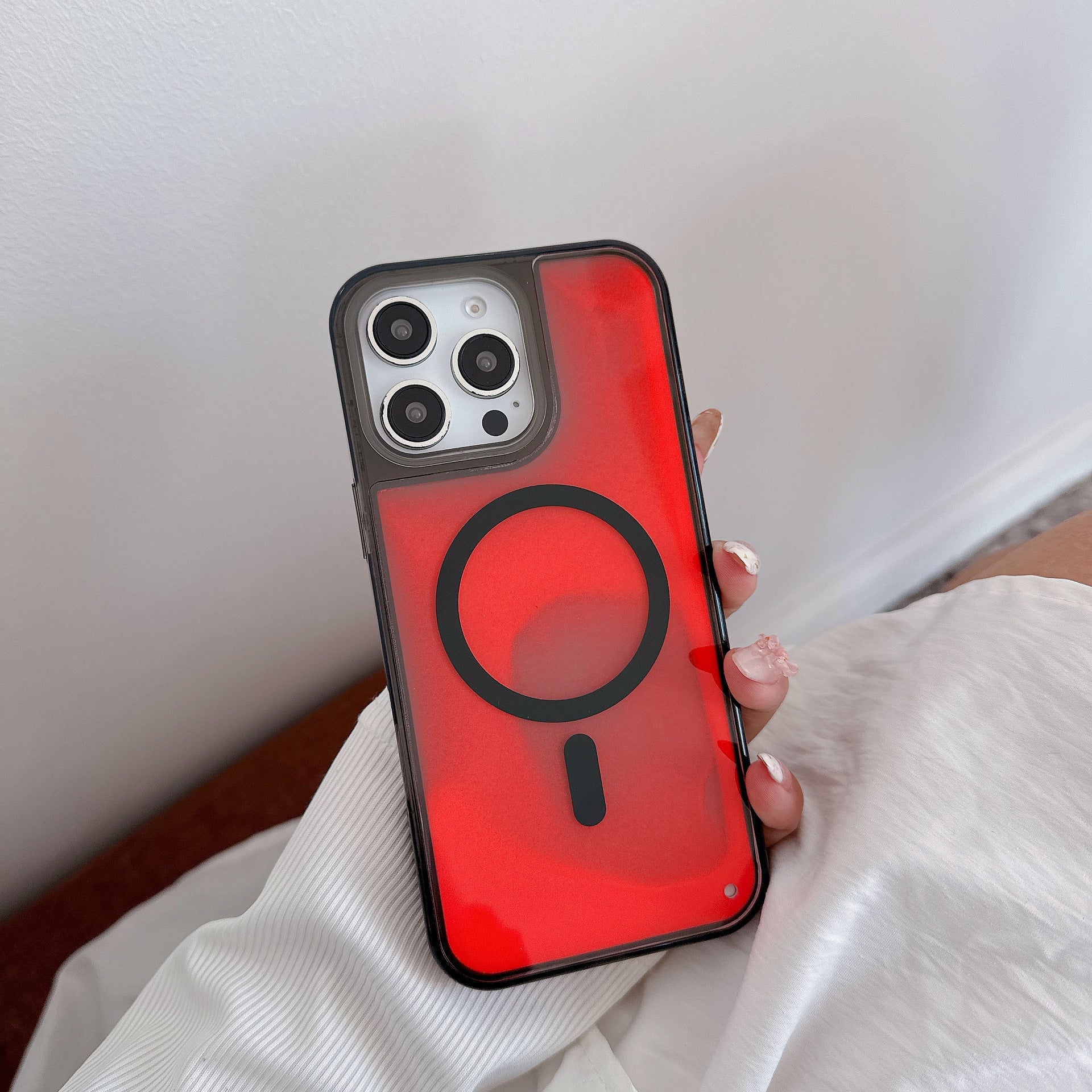 Luminous Quicksand Glow-In-The-Dark | MagSafe® tough case for iPhone® 17