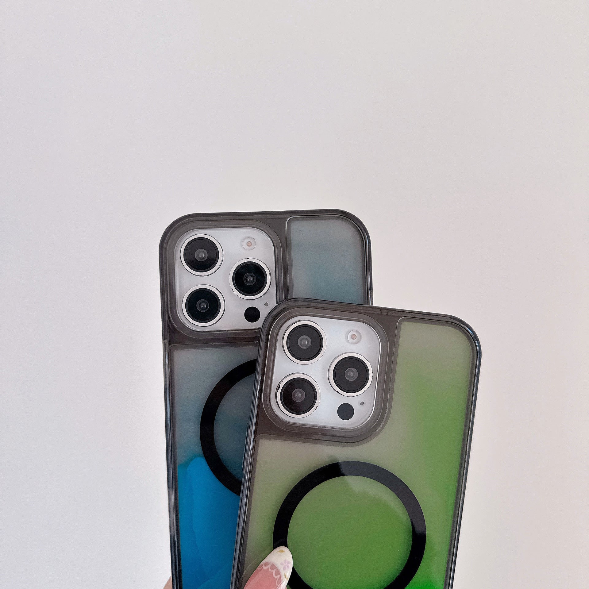 Luminous Quicksand Glow-In-The-Dark | MagSafe® tough case for iPhone® 17