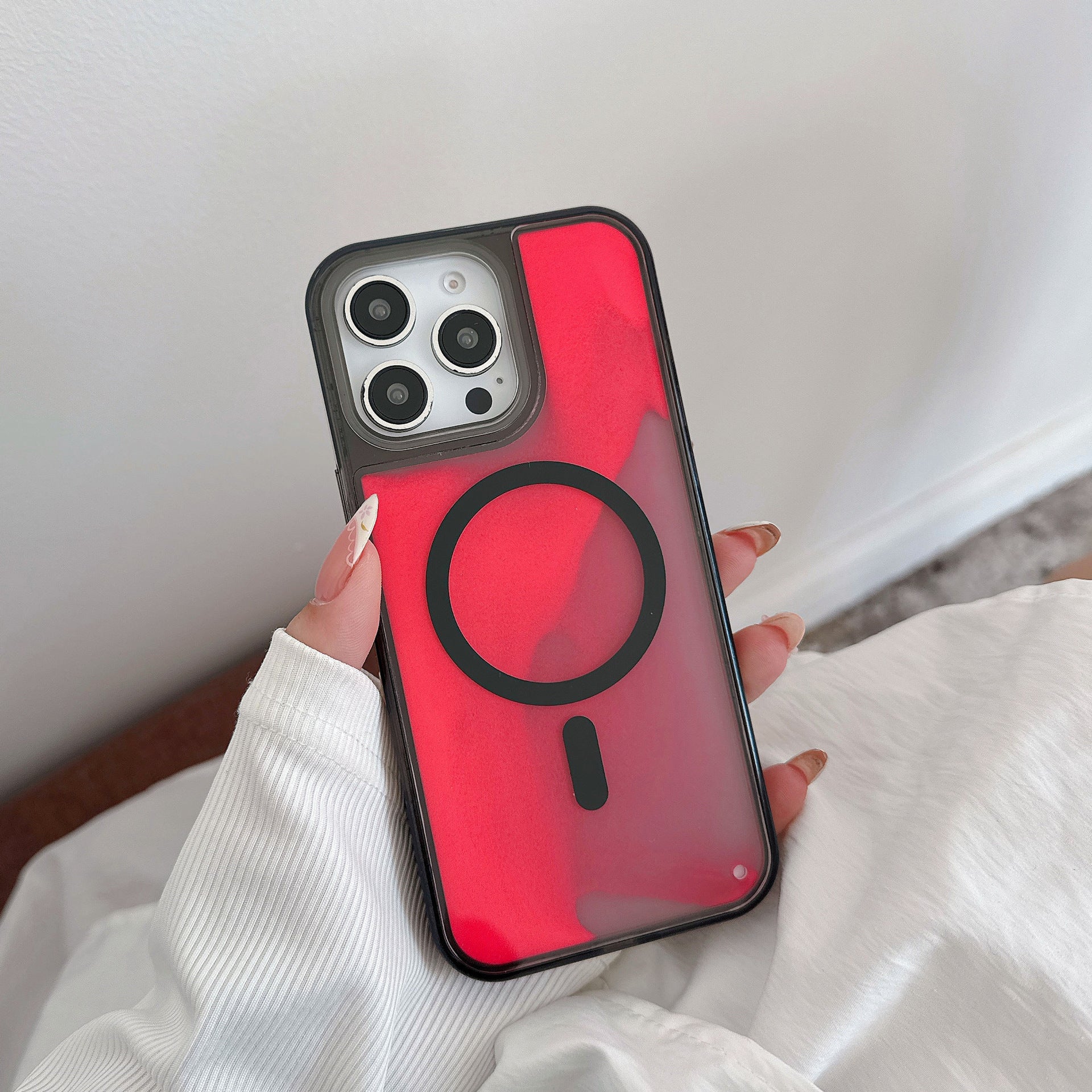 Luminous Quicksand Glow-In-The-Dark | MagSafe® tough case for iPhone® 17